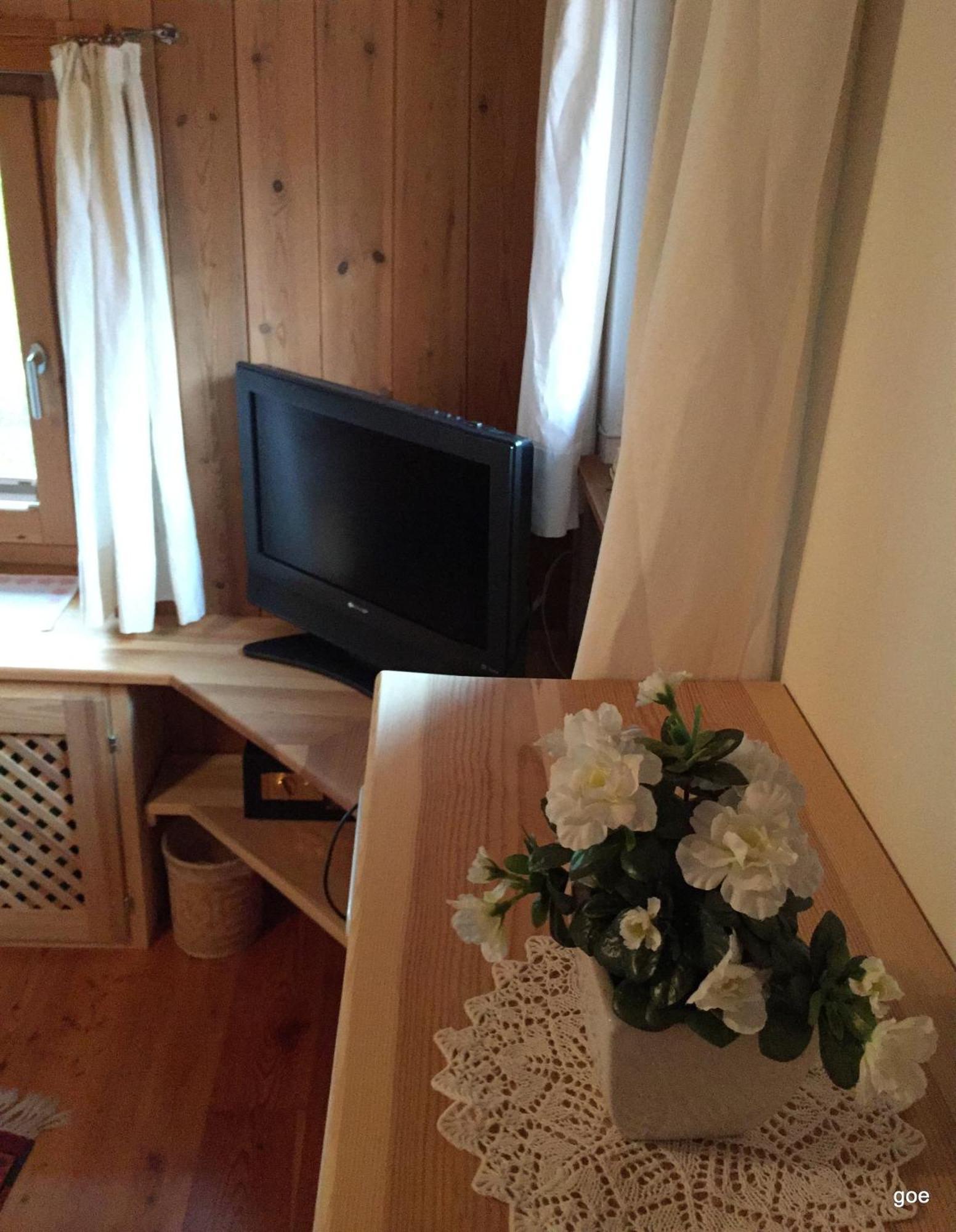 Hotel Chasa Sofia سكول الغرفة الصورة